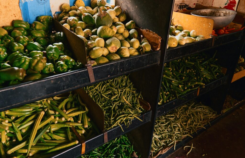 A bunch of vegetables that are on a shelf